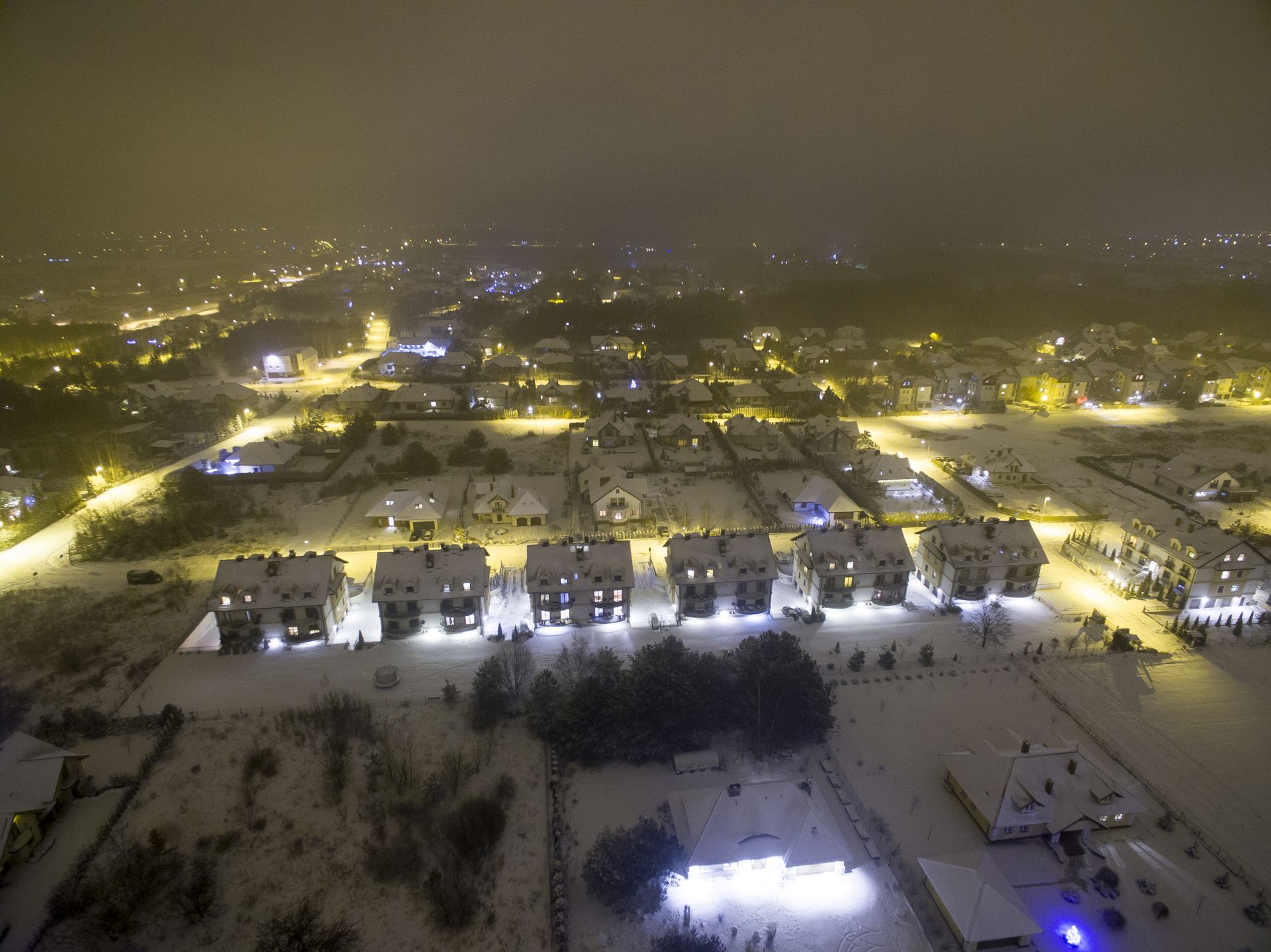 2018-01-16 - nocny lot dronem w Niemczu na ul Elizy Orzeszkowej 028.jpg