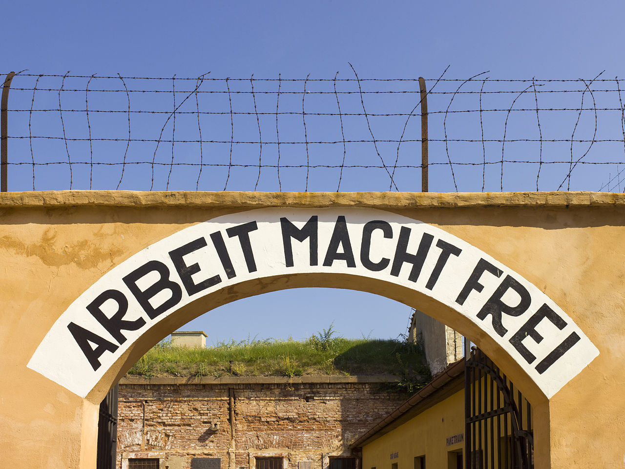 Czech-2013-Theresienstadt-Arbeit_Macht_Frei_(detail).jpg