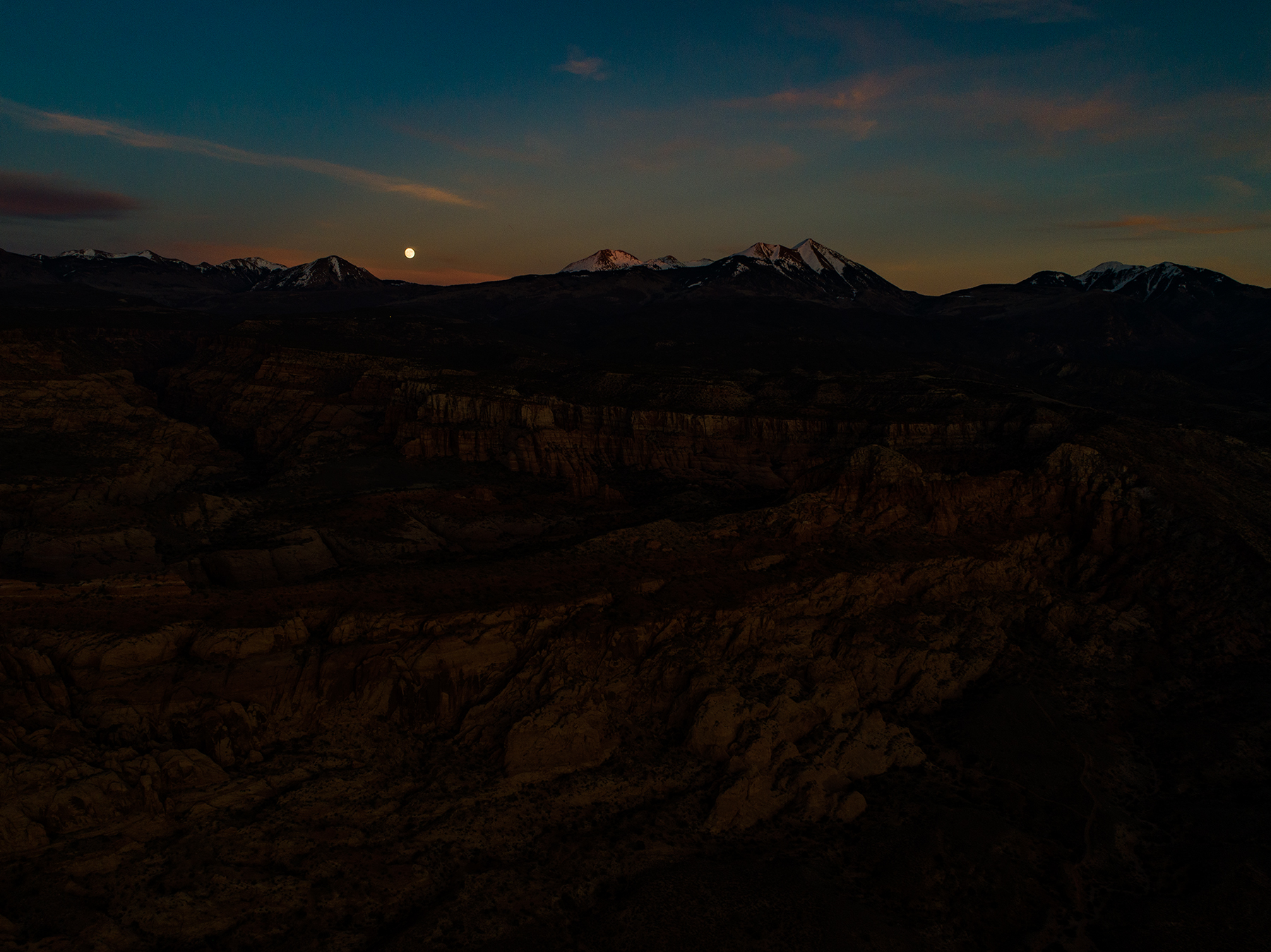 LaSal_Moonrise_HDRa_01.jpg