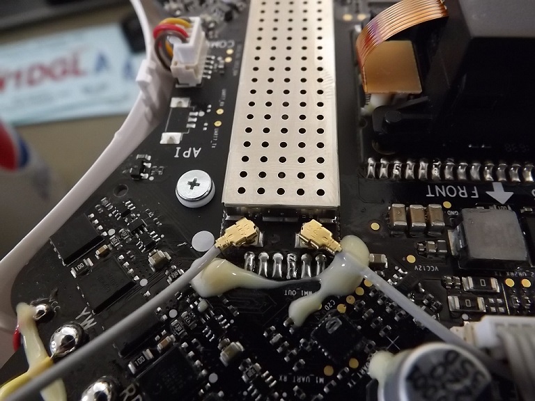 Main board antenna connections closeup 1.JPG