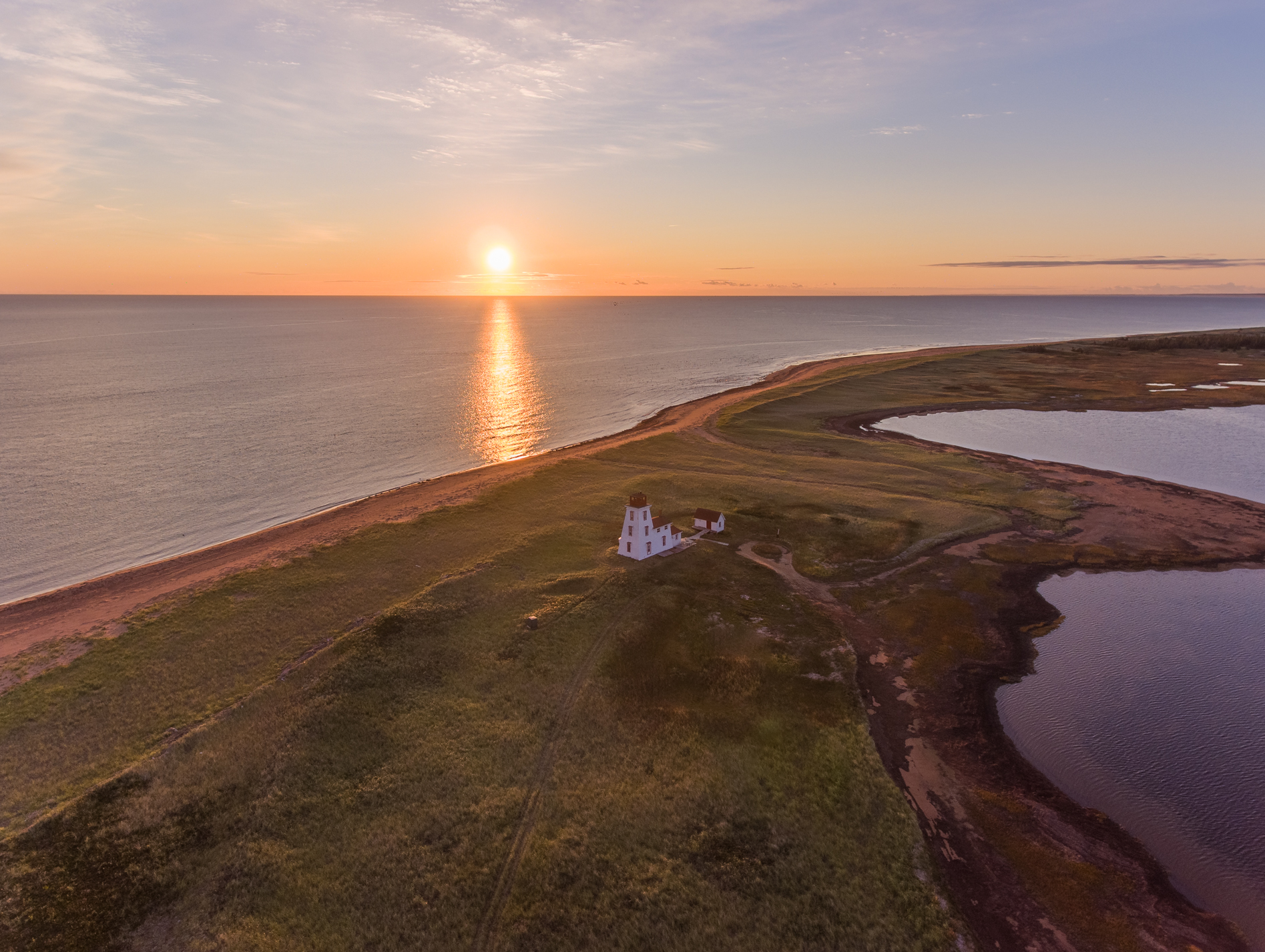 sunrise_lighthouse_4x3.jpg